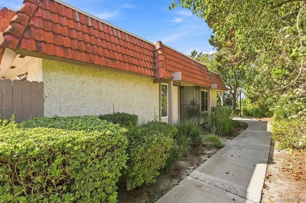 2812 Via Magia Carlsbad, CA 92010