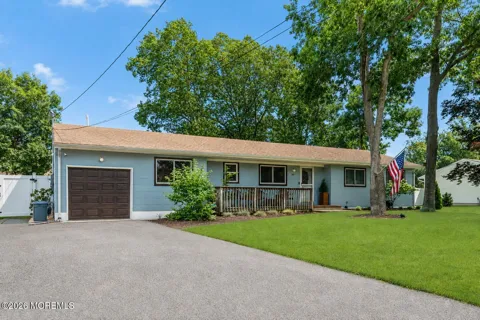 561 Oakhollow Lane