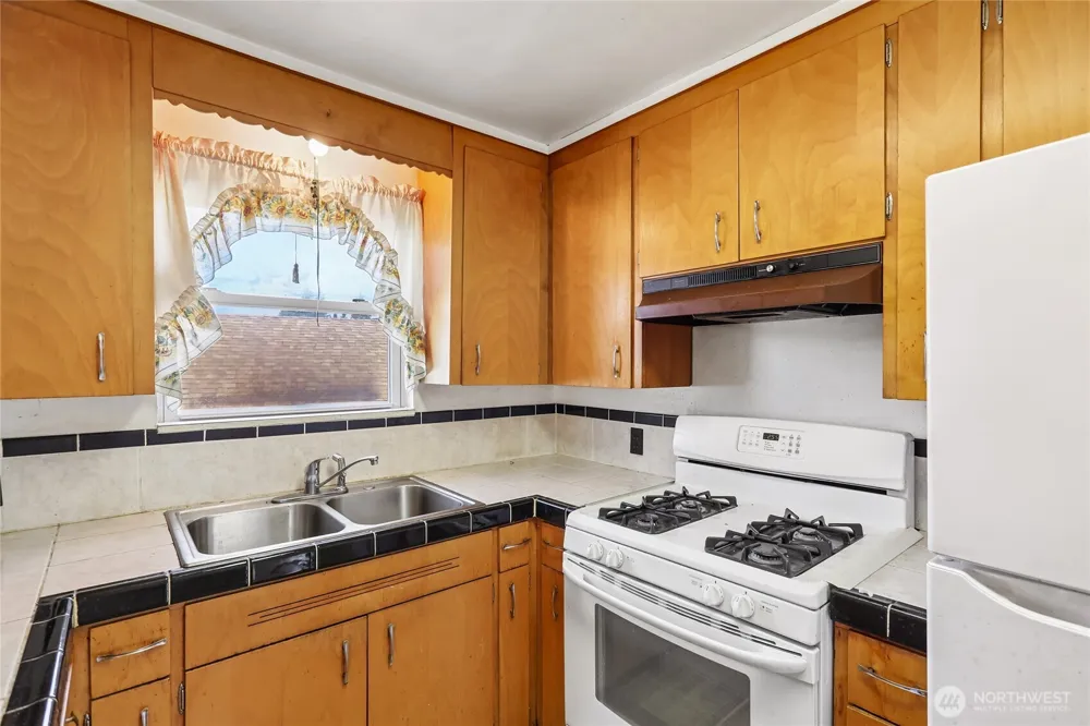 13004 Ambaum Boulevard SW Burien, WA 98146