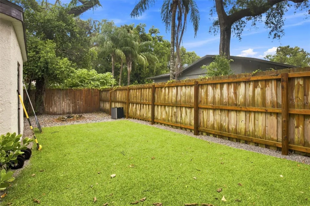1913 E HANNA AVENUE Tampa, FL 33610