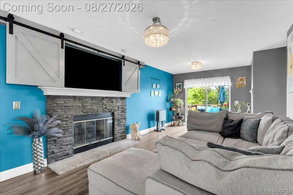 415 Mill Pond Drive Fenton City, MI 48430