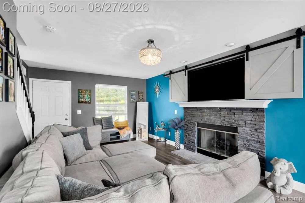 415 Mill Pond Drive Fenton City, MI 48430