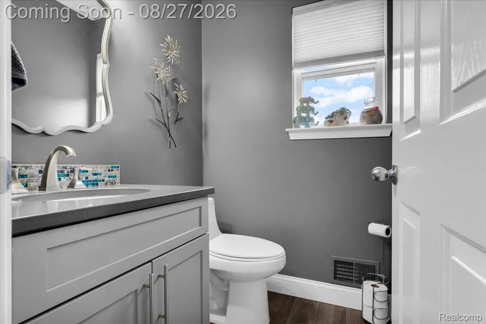 415 Mill Pond Drive Fenton City, MI 48430