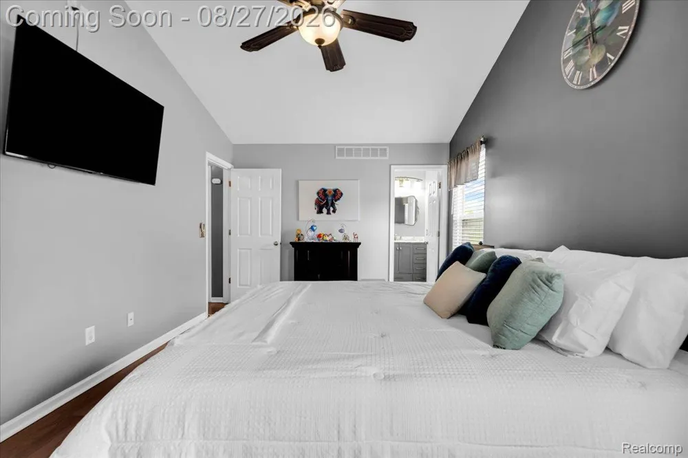 415 Mill Pond Drive Fenton City, MI 48430