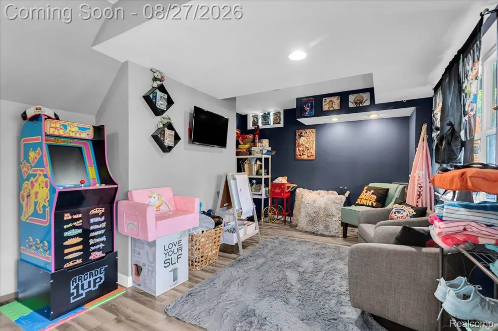 415 Mill Pond Drive Fenton City, MI 48430