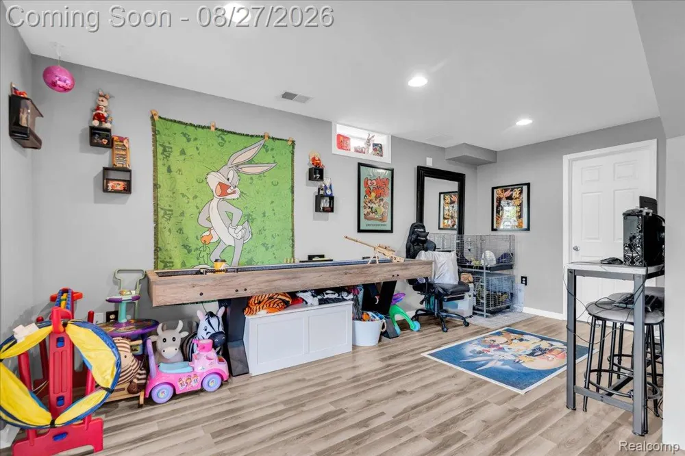 415 Mill Pond Drive Fenton City, MI 48430