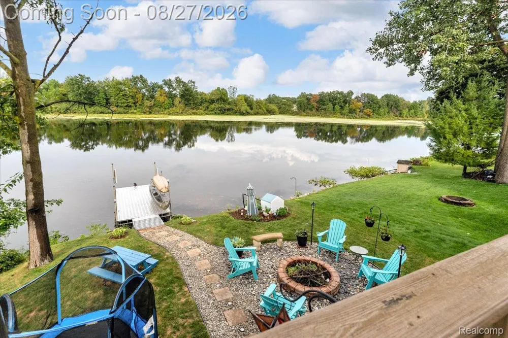 415 Mill Pond Drive Fenton City, MI 48430