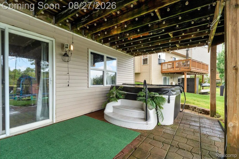 415 Mill Pond Drive Fenton City, MI 48430