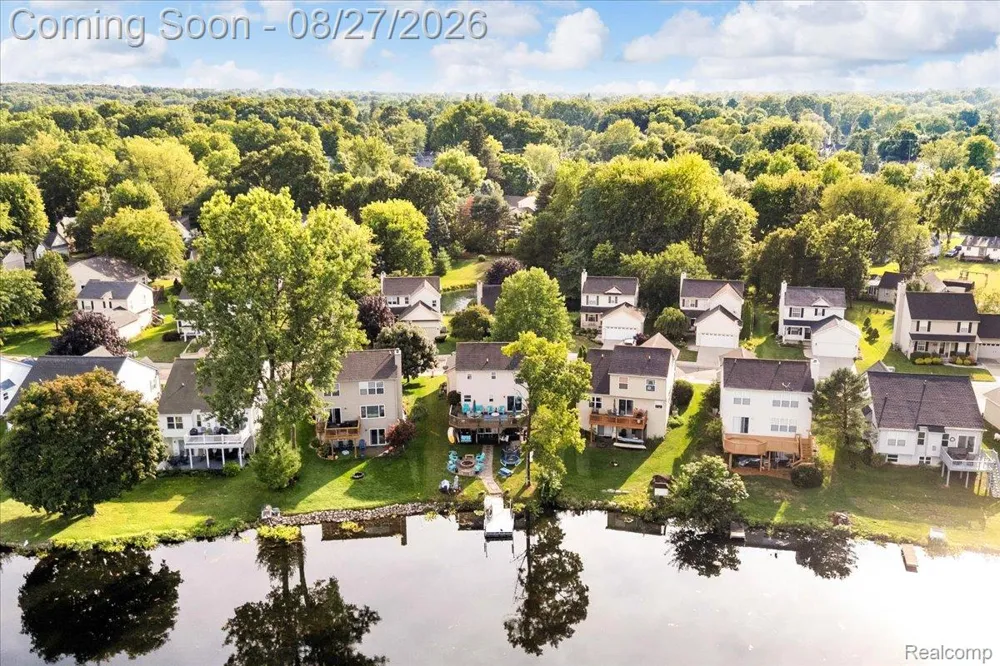 415 Mill Pond Drive Fenton City, MI 48430