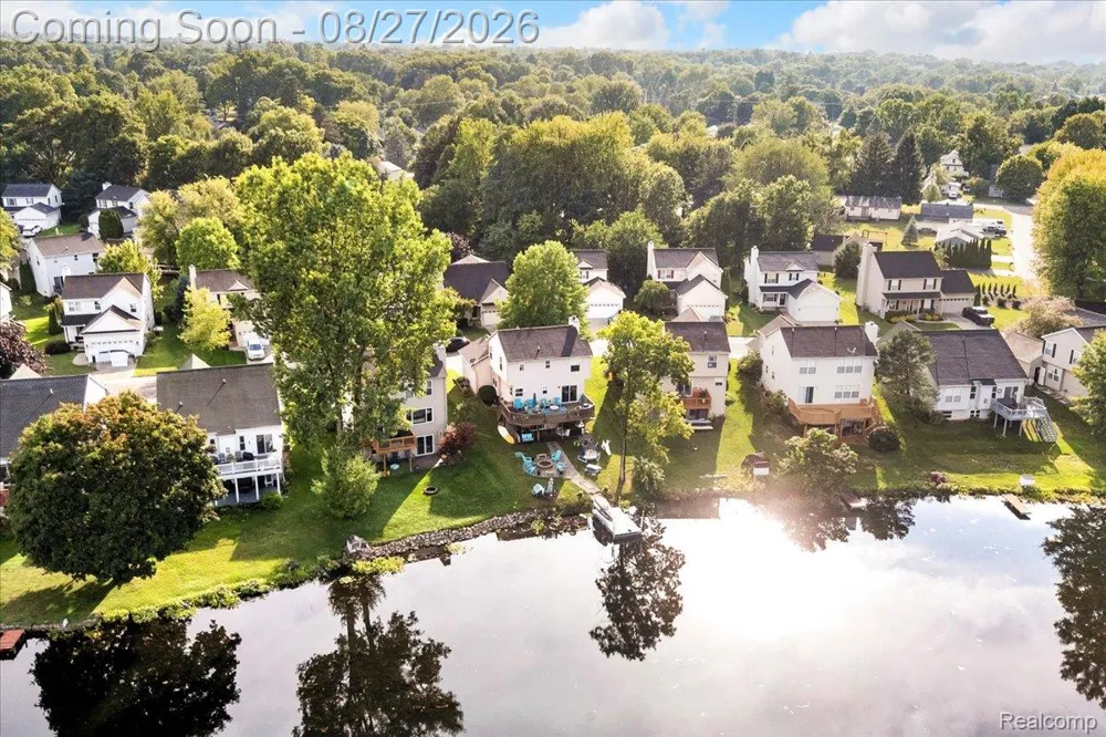 415 Mill Pond Drive Fenton City, MI 48430