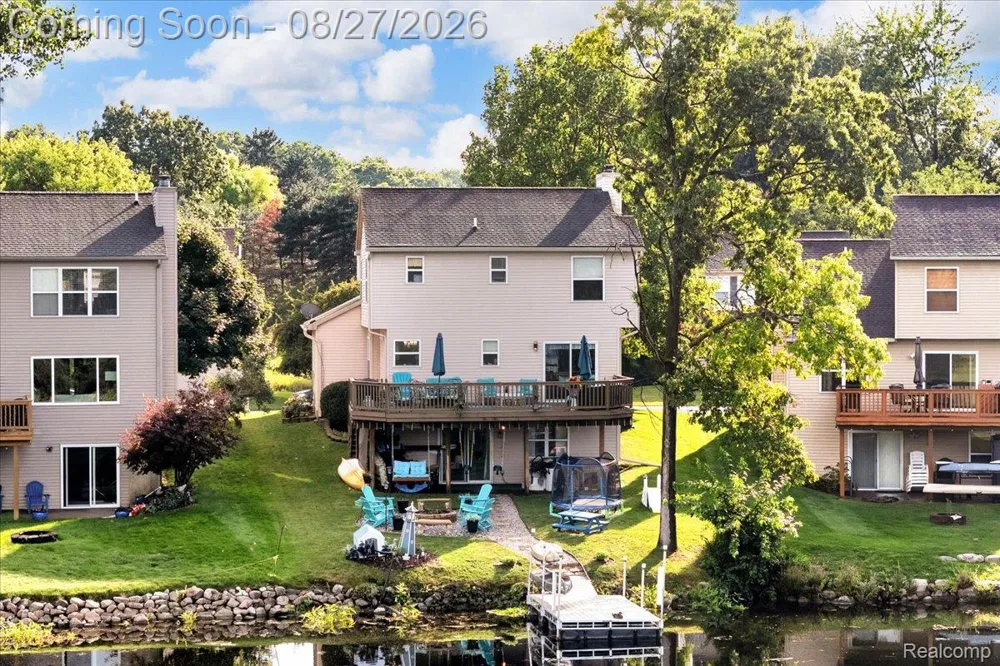 415 Mill Pond Drive Fenton City, MI 48430