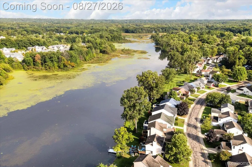 415 Mill Pond Drive Fenton City, MI 48430