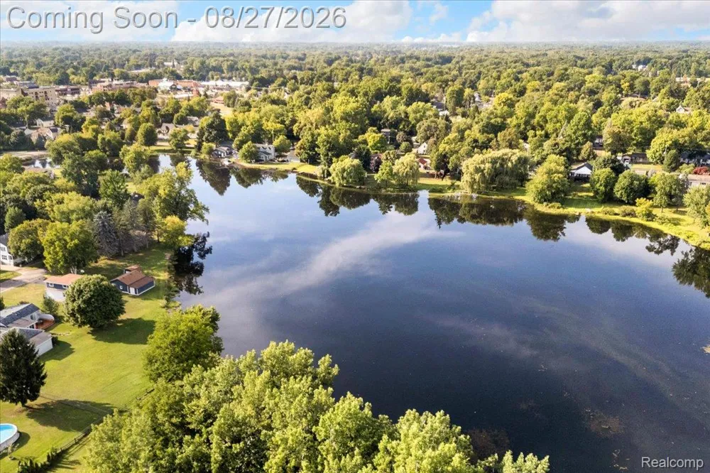 415 Mill Pond Drive Fenton City, MI 48430