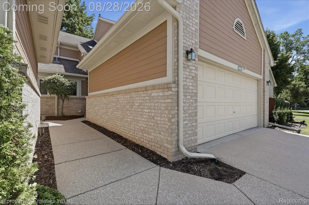 9360 Eastwind Drive #13 Livonia City, MI 48150