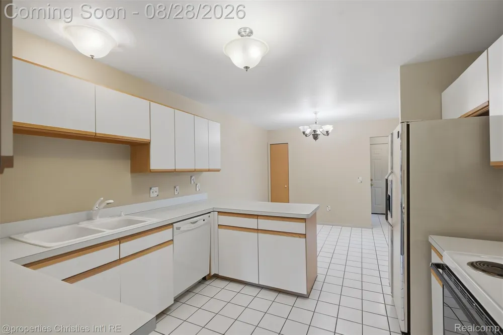 9360 Eastwind Drive #13 Livonia City, MI 48150