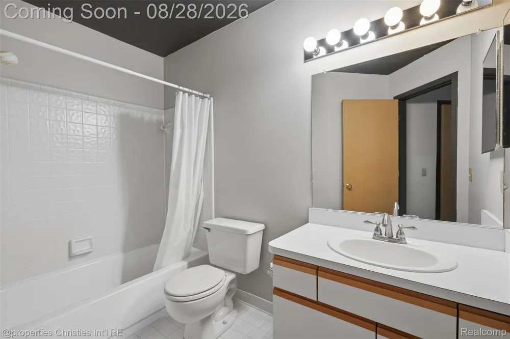 9360 Eastwind Drive #13 Livonia City, MI 48150