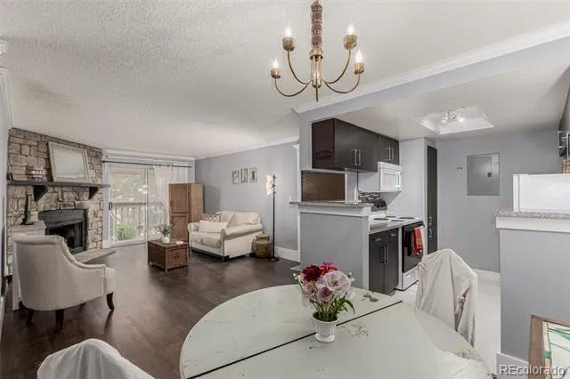 1863 S Pitkin Circle #B Aurora, CO 80017