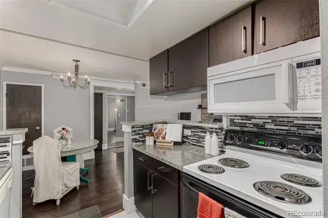 1863 S Pitkin Circle #B Aurora, CO 80017