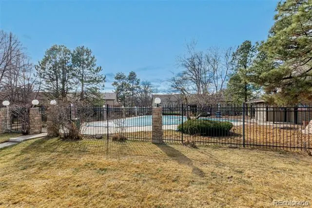 1863 S Pitkin Circle #B Aurora, CO 80017