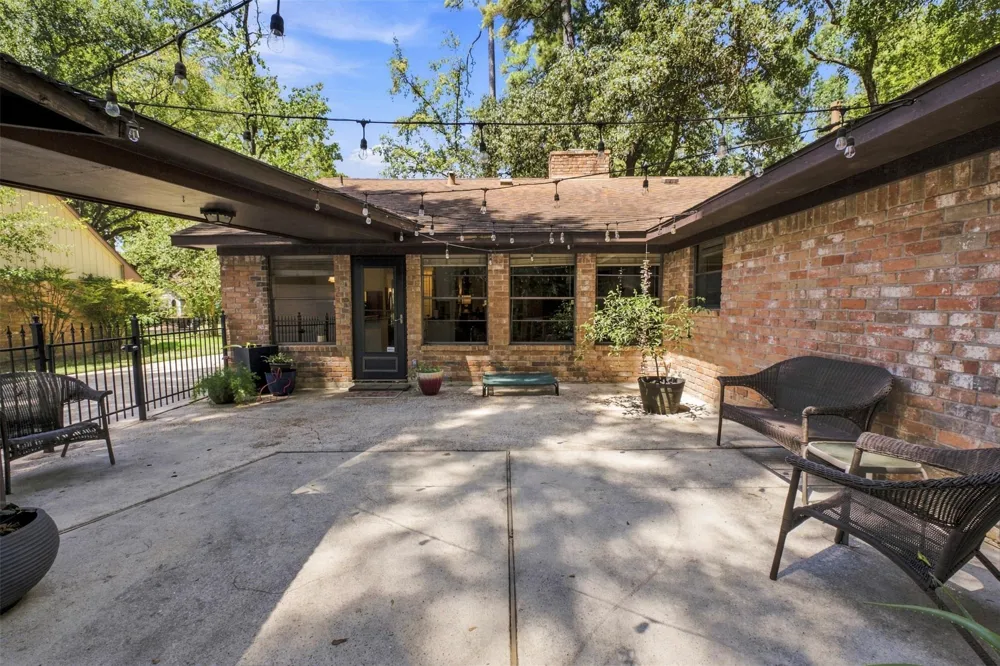 2218 Silver Falls Drive Kingwood, TX 77339