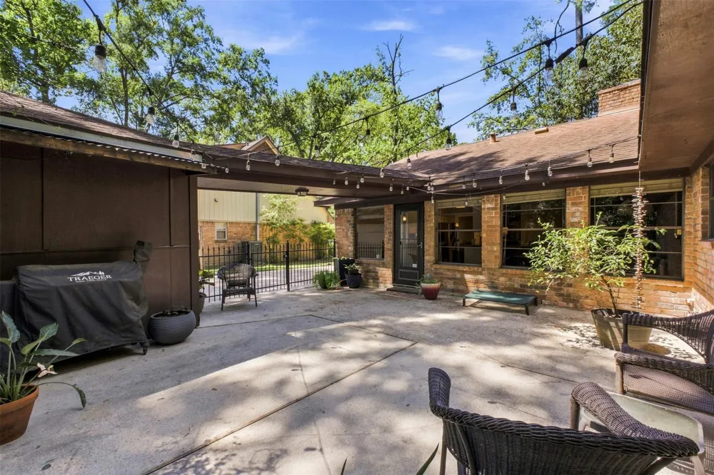 2218 Silver Falls Drive Kingwood, TX 77339