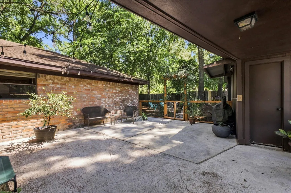 2218 Silver Falls Drive Kingwood, TX 77339