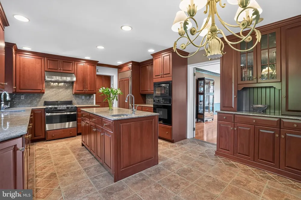 721 BUCKLEY ROAD Blue Bell, PA 19422