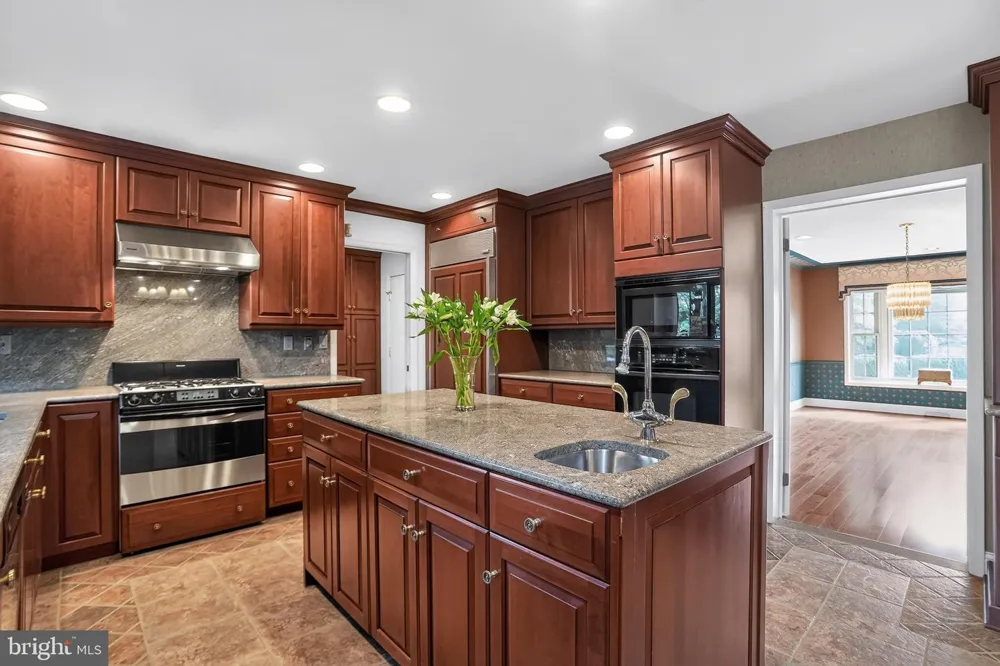 721 BUCKLEY ROAD Blue Bell, PA 19422
