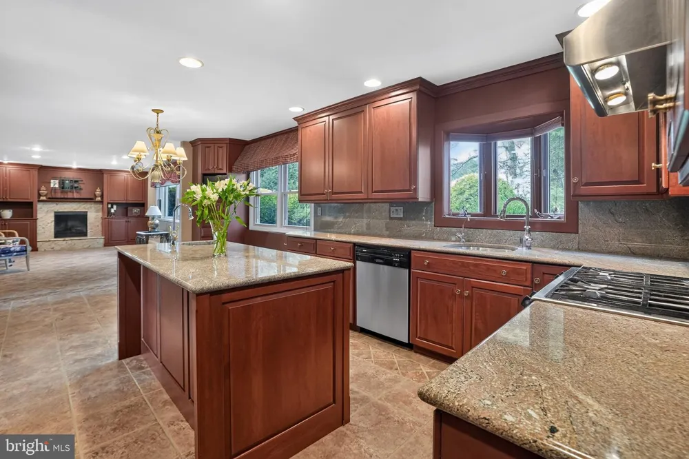 721 BUCKLEY ROAD Blue Bell, PA 19422