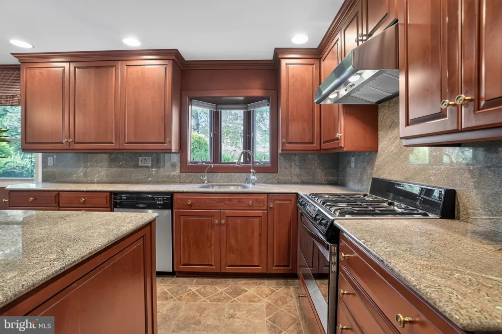 721 BUCKLEY ROAD Blue Bell, PA 19422