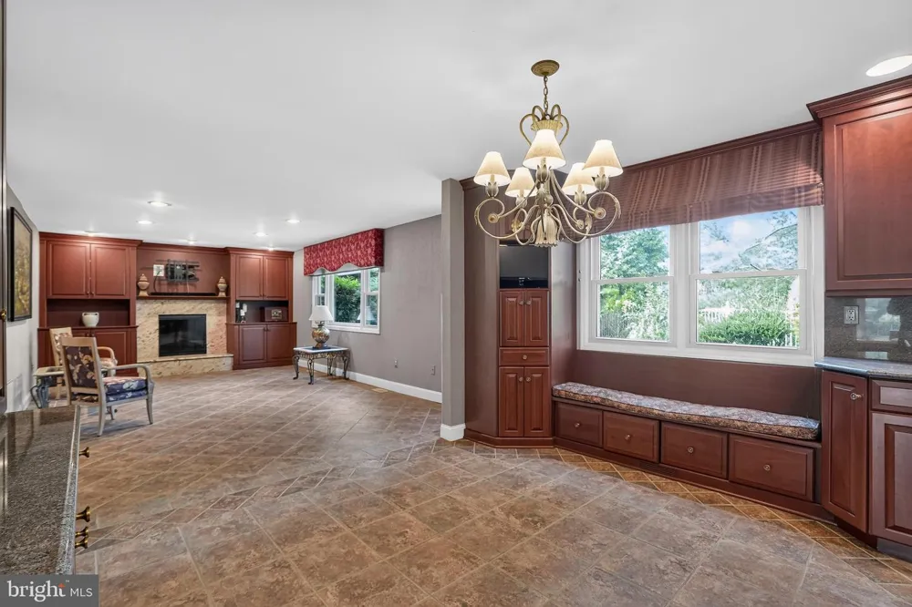 721 BUCKLEY ROAD Blue Bell, PA 19422