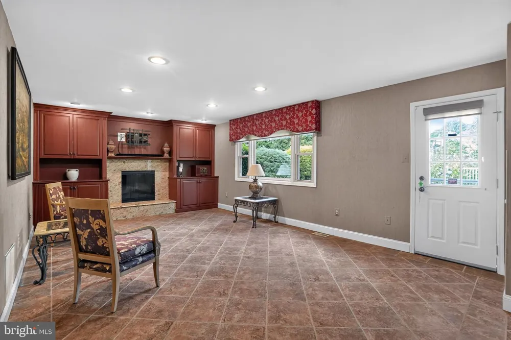 721 BUCKLEY ROAD Blue Bell, PA 19422