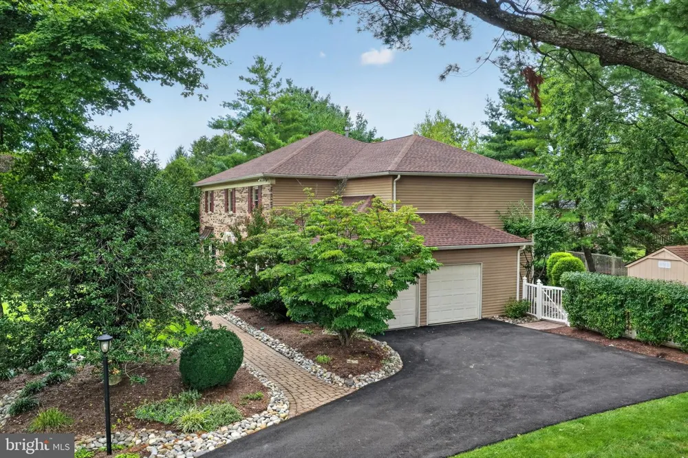 721 BUCKLEY ROAD Blue Bell, PA 19422