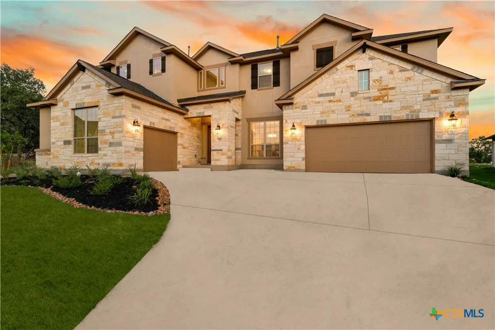 797 Lilly Bluff Castroville, TX 78009