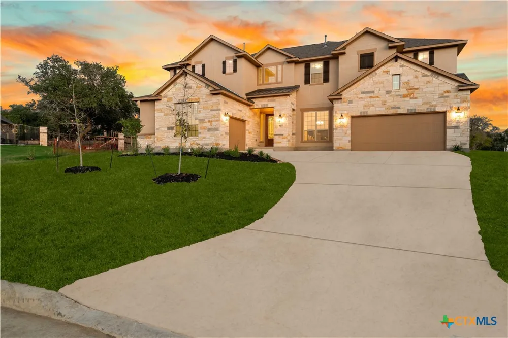 797 Lilly Bluff Castroville, TX 78009