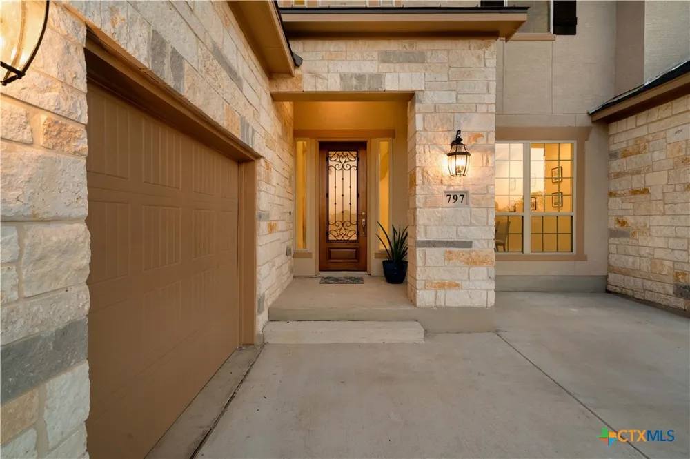 797 Lilly Bluff Castroville, TX 78009