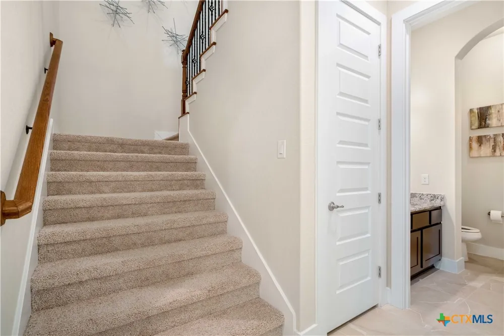 797 Lilly Bluff Castroville, TX 78009