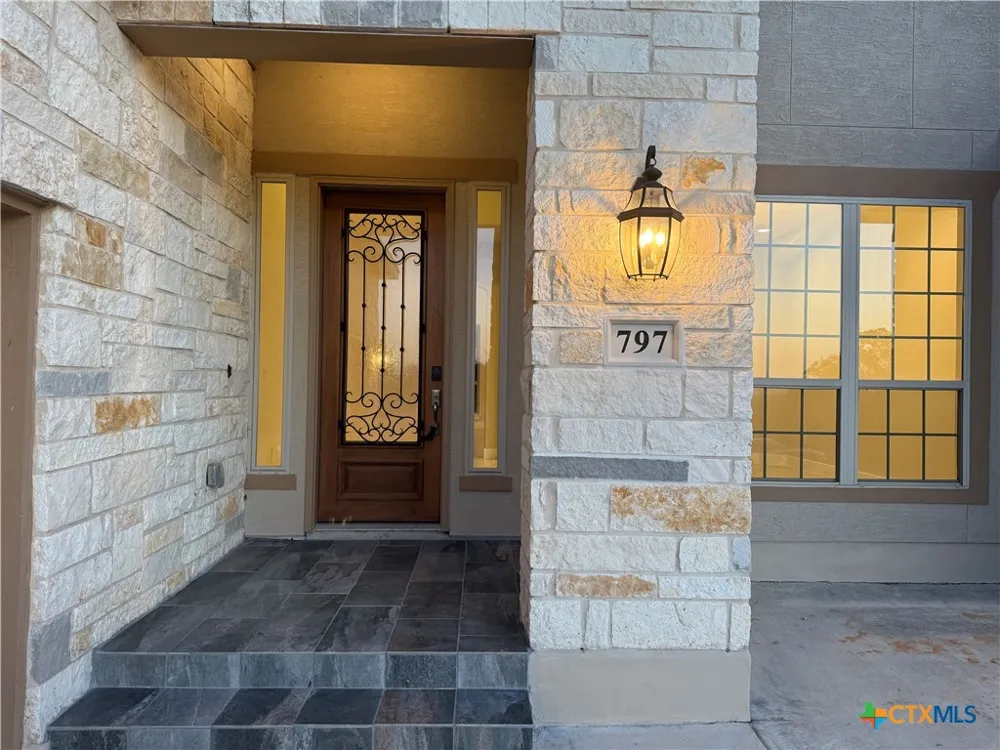 797 Lilly Bluff Castroville, TX 78009