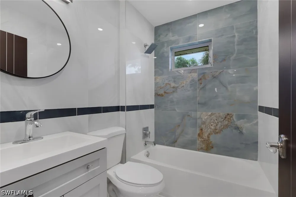 Luisa Court #4 Naples, FL 34104