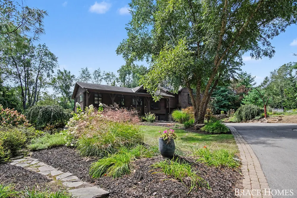 5501 Canyon River Drive NE Ada, MI 49301
