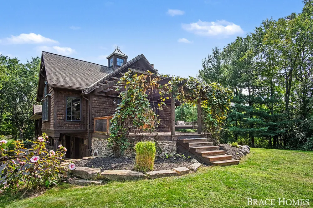 5501 Canyon River Drive NE Ada, MI 49301