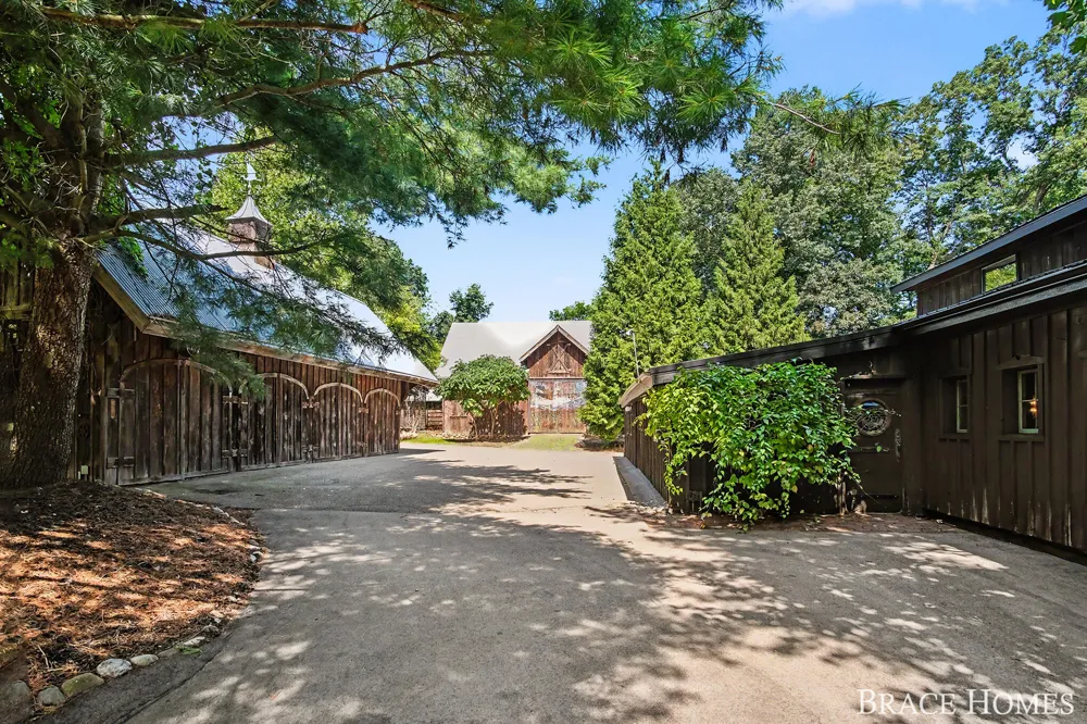 5501 Canyon River Drive NE Ada, MI 49301