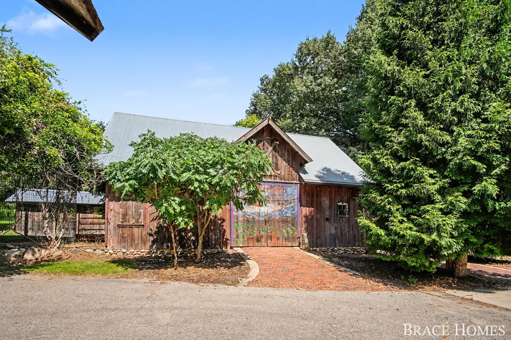 5501 Canyon River Drive NE Ada, MI 49301