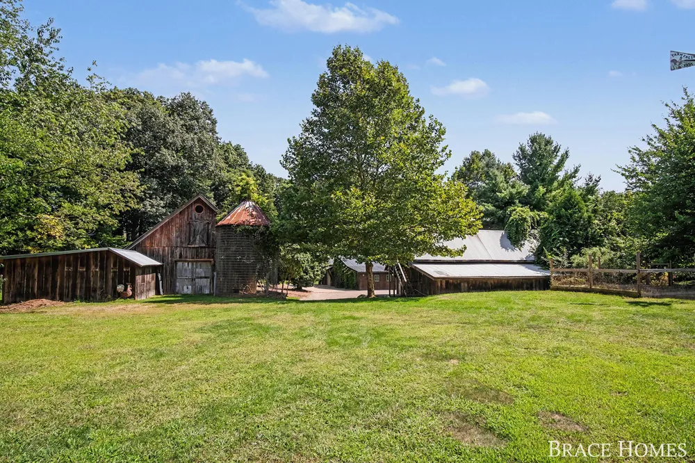 5501 Canyon River Drive NE Ada, MI 49301