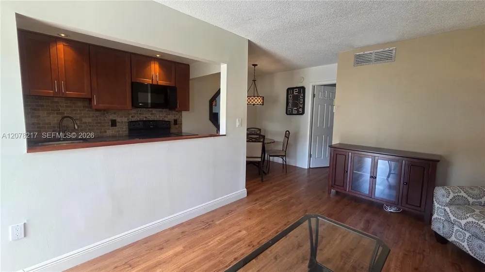 415 NE 2nd St #105 Hallandale Beach, FL 33009