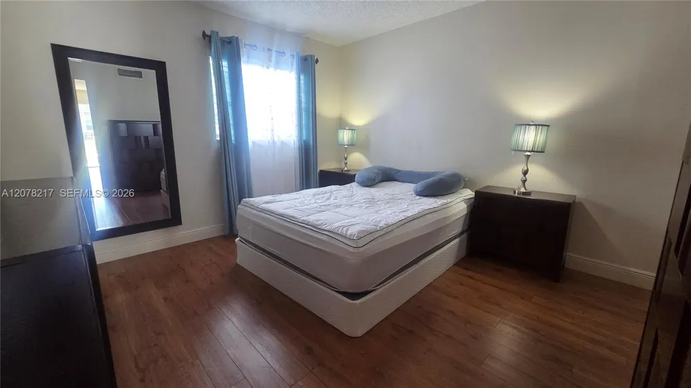 415 NE 2nd St #105 Hallandale Beach, FL 33009