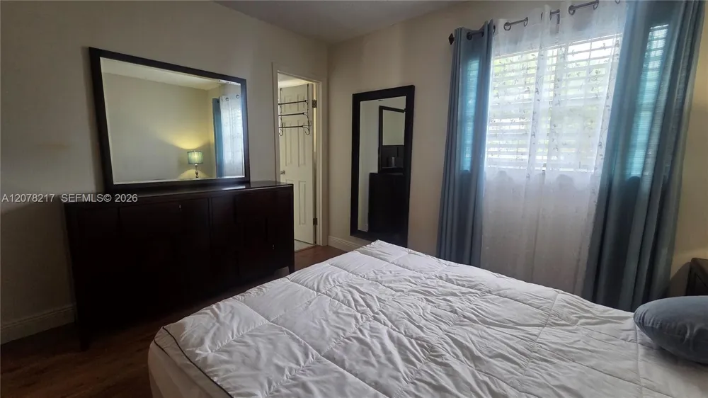 415 NE 2nd St #105 Hallandale Beach, FL 33009