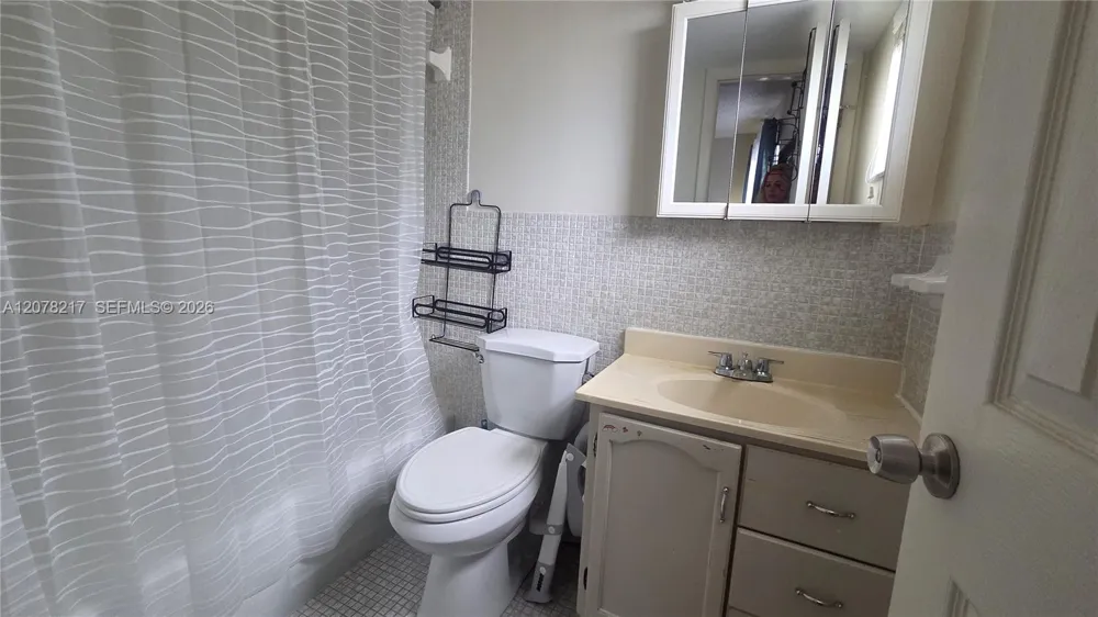 415 NE 2nd St #105 Hallandale Beach, FL 33009