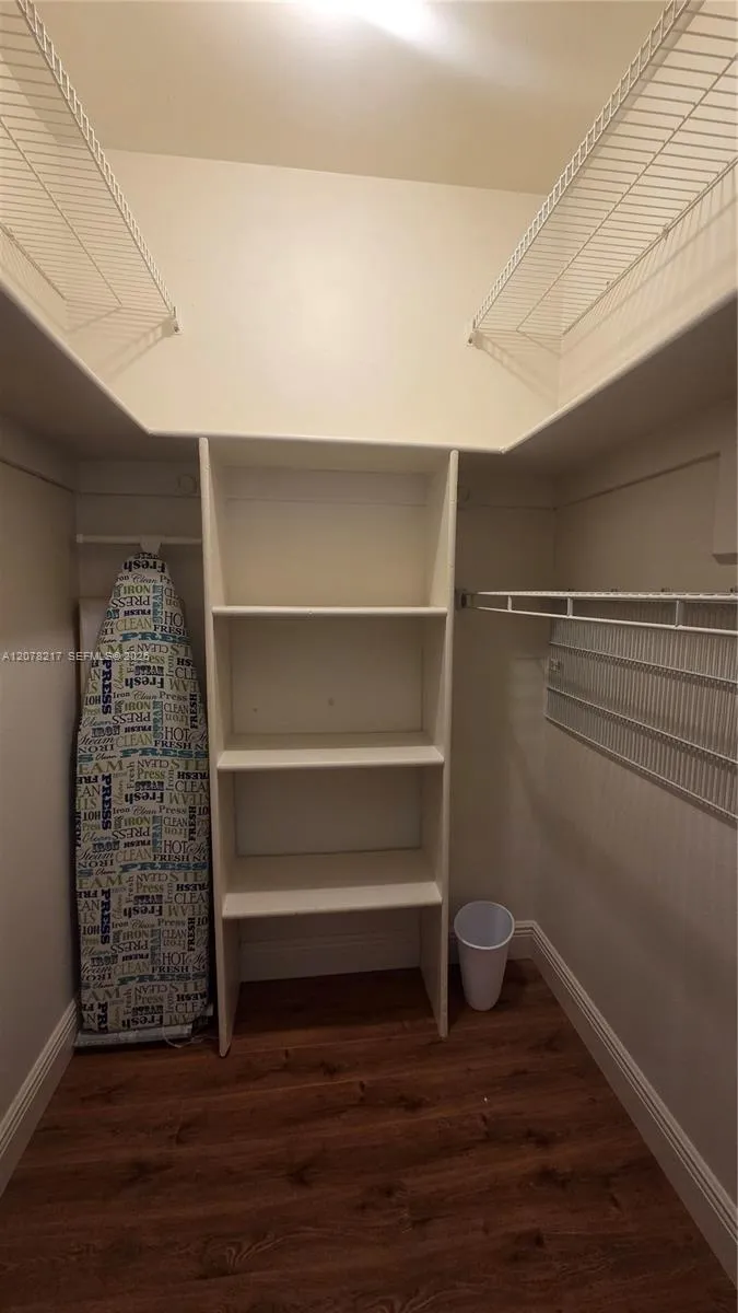 415 NE 2nd St #105 Hallandale Beach, FL 33009