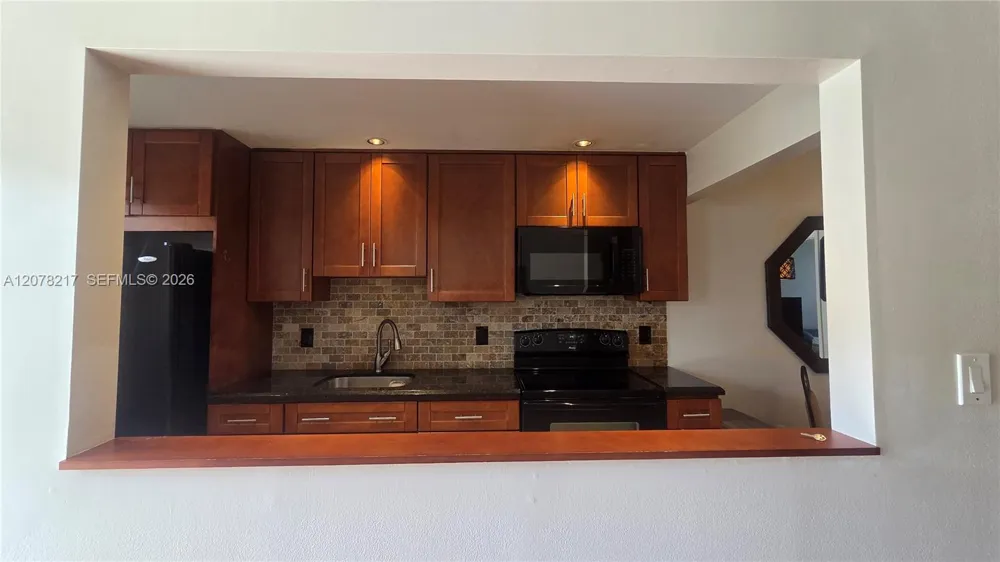 415 NE 2nd St #105 Hallandale Beach, FL 33009
